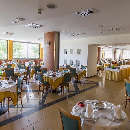 Hotel Atlas 阿尔巴·阿德里亚蒂卡 外观 照片