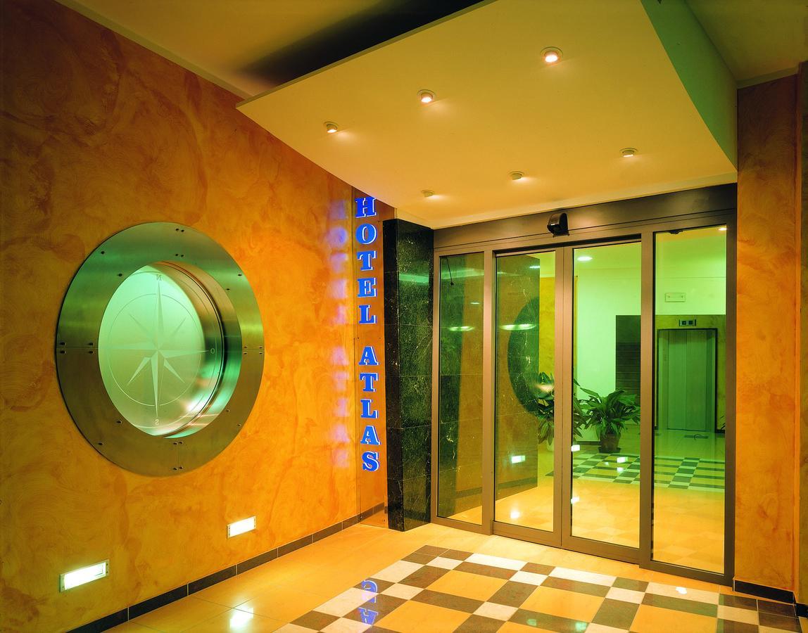 Hotel Atlas 阿尔巴·阿德里亚蒂卡 外观 照片