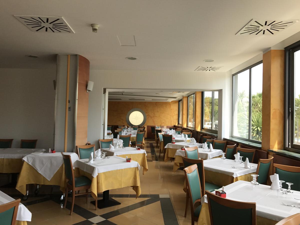 Hotel Atlas 阿尔巴·阿德里亚蒂卡 外观 照片