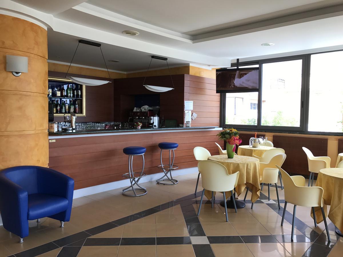 Hotel Atlas 阿尔巴·阿德里亚蒂卡 外观 照片