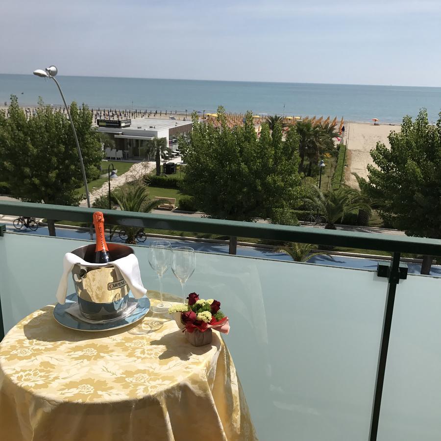 Hotel Atlas 阿尔巴·阿德里亚蒂卡 外观 照片