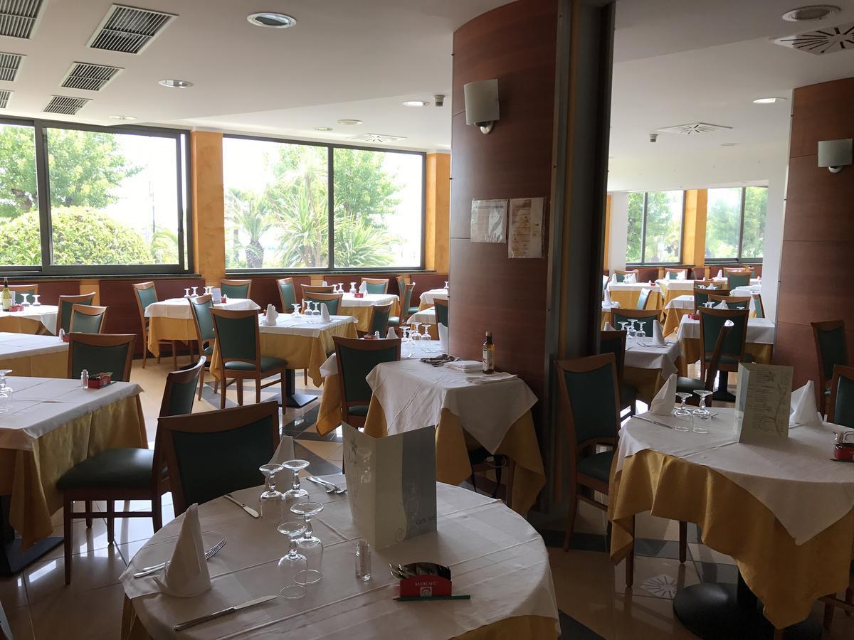 Hotel Atlas 阿尔巴·阿德里亚蒂卡 外观 照片