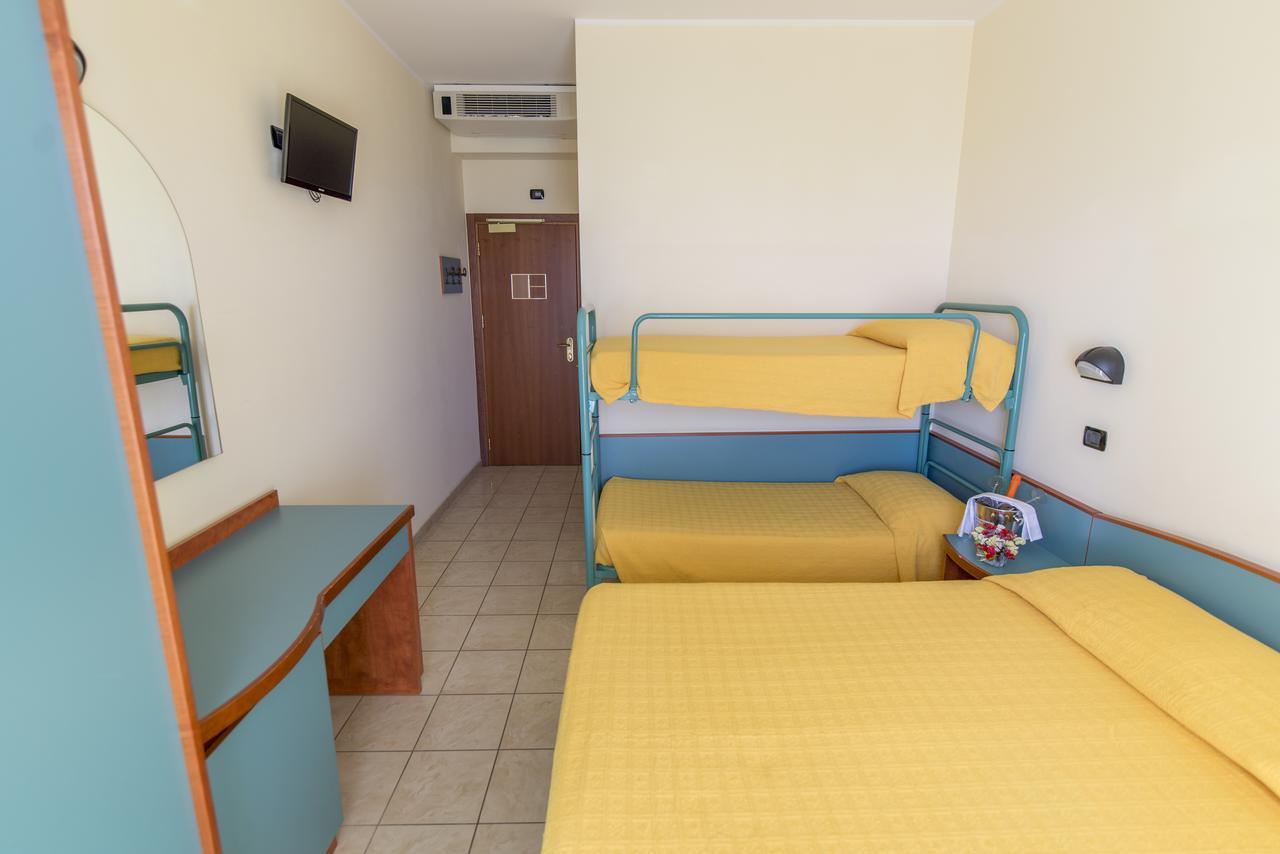 Hotel Atlas 阿尔巴·阿德里亚蒂卡 外观 照片